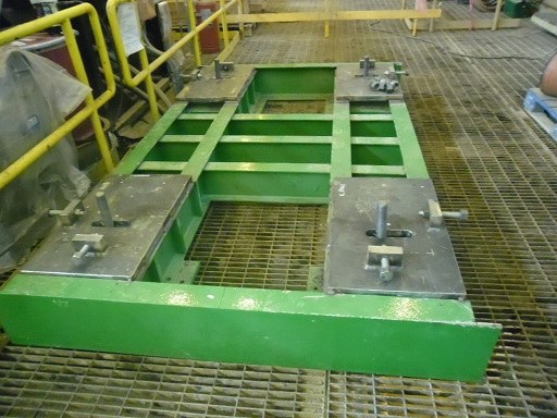Estructura metálica de soporte en instalación minera subterránea